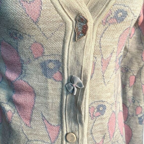 Pastel Oatmeal Pink Parrot Animal Print Fitted Cropped Knit Cardigan Sweater - Picture 5 of 16
